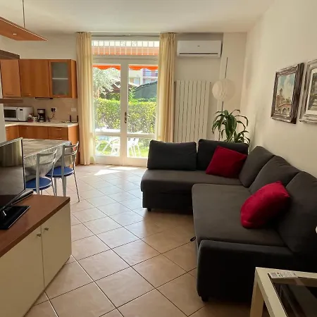 Front Apartman *